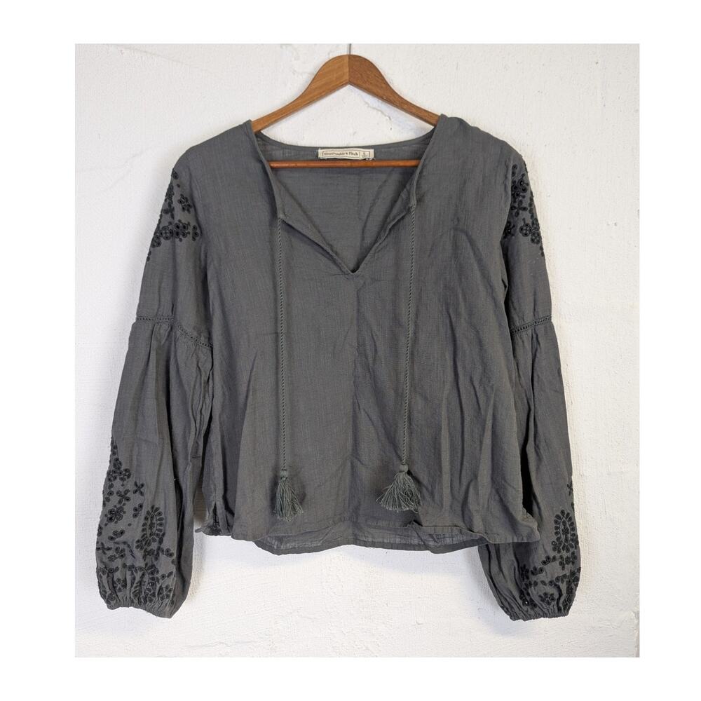 Abercrombie & Fitch Boho Blouse Grey Embroidered Oversized Crop Cottage Small